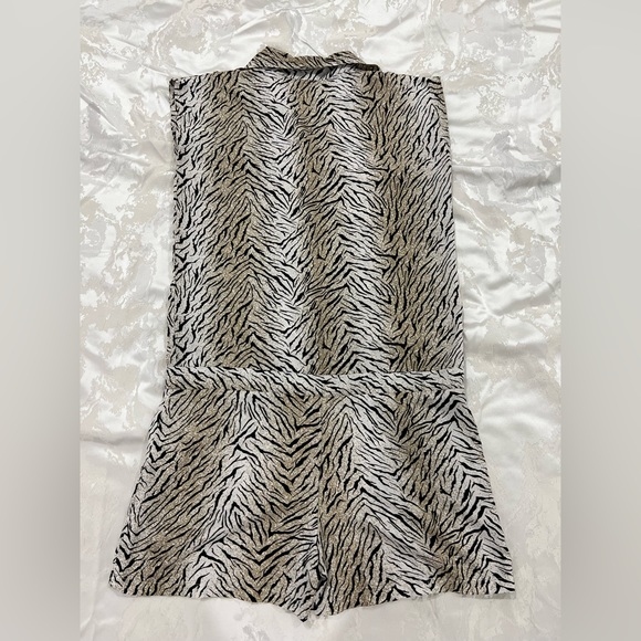 Animal print romper with pockets - Picture 2 of 2